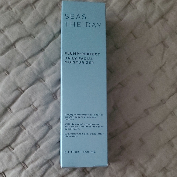 Blue Daily Facial Moisturizer - Picture 1 of 4